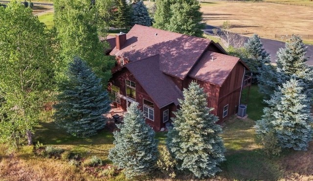 Spacious 7-bedroom Close to Sunlight, Downtown & the Hot Springs