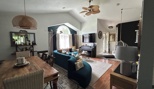 Spacious, 9-bed double house in peaceful setting, 12 miles from Frankenmuth
