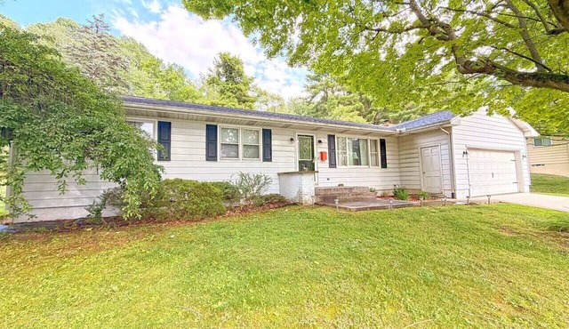 Spacious and Close to Local Favorites