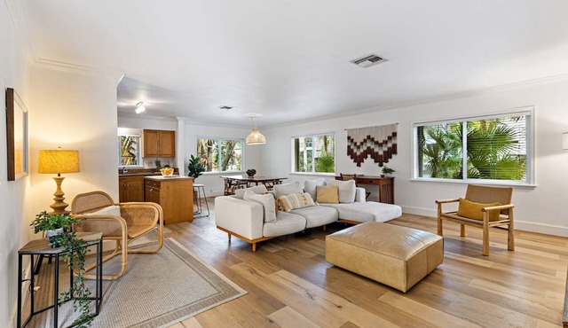 Spacious Beach Apt in Las Olas Blvd