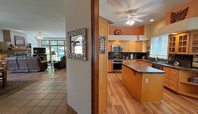 Spacious Home on Golf Course, Central Location to Downtown/Ski Resort