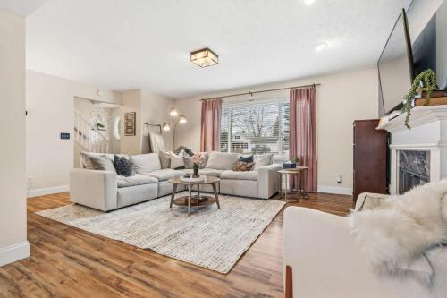 Spacious Northfield 4BR Escape near Cuyahoga Valley