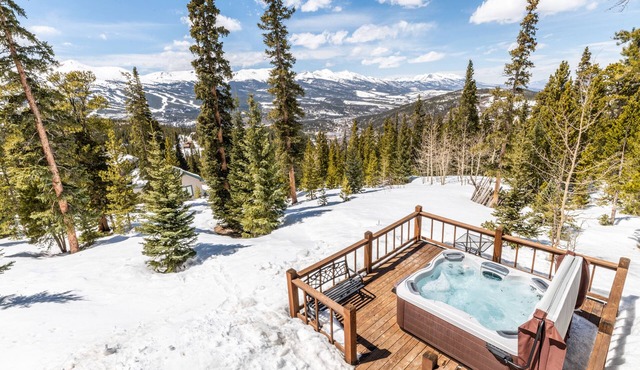 Spacious w/Big Mountain Views/HotTub/Pool Table!