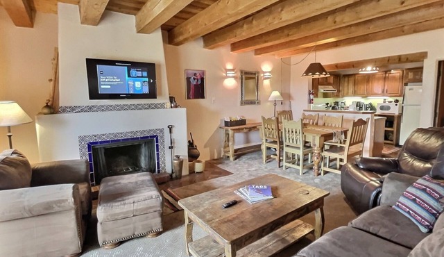 Spacious, Well Stocked Condo in the Foothills