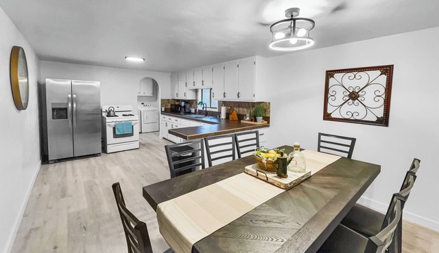 Sparn Mountain Pet-Friendly 3BR Workspace