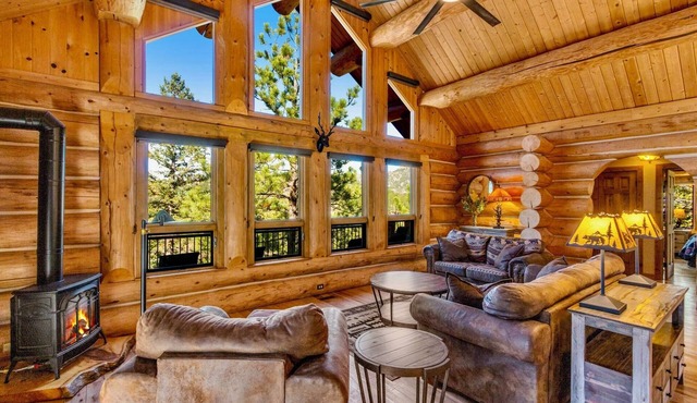 Spectacular Mountain Views! 4Bed 4Ba; Hot Tub; 1+ Acre; Minutes to RMNP!