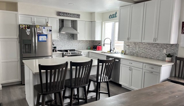 Spotless, Family-Friendly Gem! Hot Tub, Steam Shower, Playground & Gym