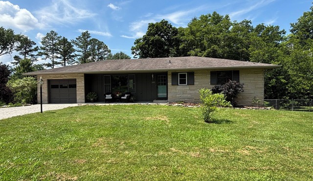 Stadium Stroll | Perfect for Football | 4 BRs · 2 Baths · Sleeps 14