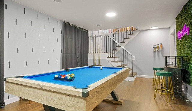 Stay & Play| Hot Tub & Game Room