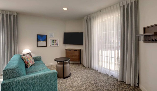 Stay with Free Daily Breakfast! Minutes to Levi's Stadium