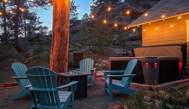 Steps to Estes Lake: Mtn-View Hideaway w/Hot Tub!