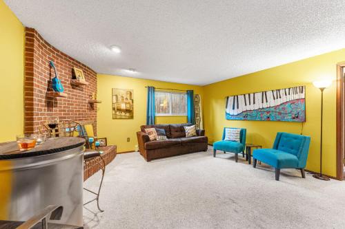 Steps to Lake Mcintosh, Basement 1BR