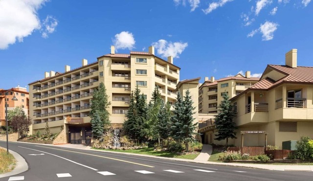 Steps to Mt. Crested Butte + Skiing. Dining. Spa.