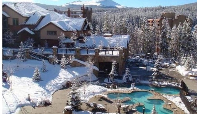 STUDIO RESIDENCE WITH KITCHENETTE SKI-IN/SKI-OUT 600 FEET FROM CHAIRLIFT