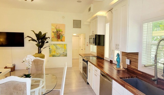 Stunning Art Studio at the Beach!