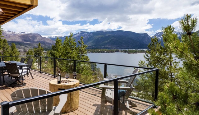 Stunning Lake Views near RMNP with Hot Tub