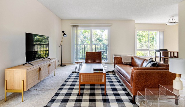 Stunning Palo Alto 2BR w/ Gym, Pool, near 82, 101, and 280, by Blueground