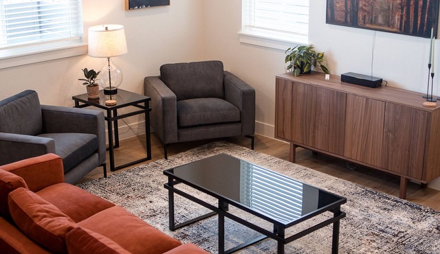 Stunning Townhouse with garage! Central, Cozy, Close to Parks