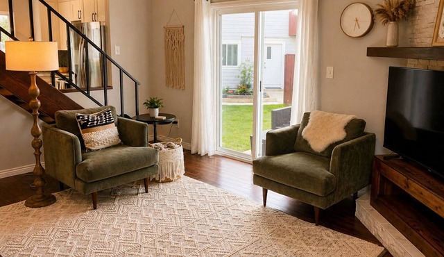Stylish 3bdrm with Pool & Mountain Views