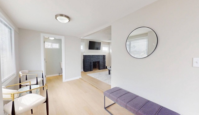 Stylish Home Near Historic Downtown Willoughby & Lake Erie