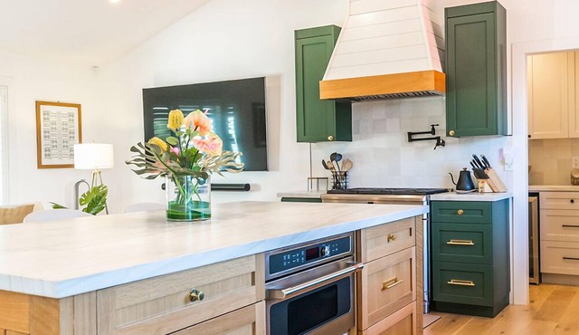 Stylish model home in San Jose. Close to SJC, shops, restaurants, freeway.