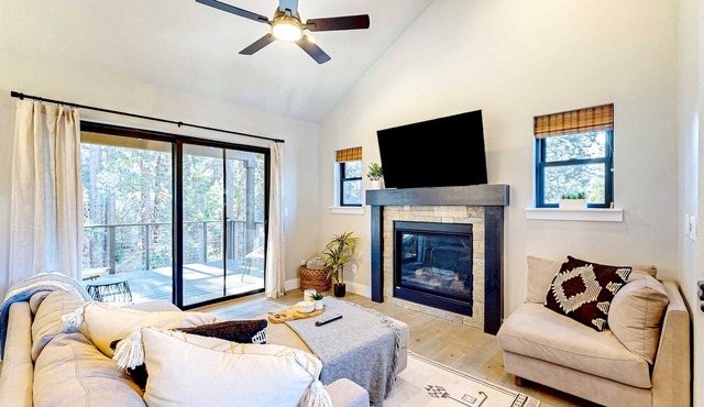 Stylish retreat near skiing & golf with fireplace, balcony, & views, sleeps 6