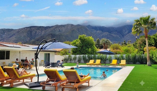 Summer Dreaming! 5 min Downtown Dog-Friendly Large Yard | Pool, Spa & View