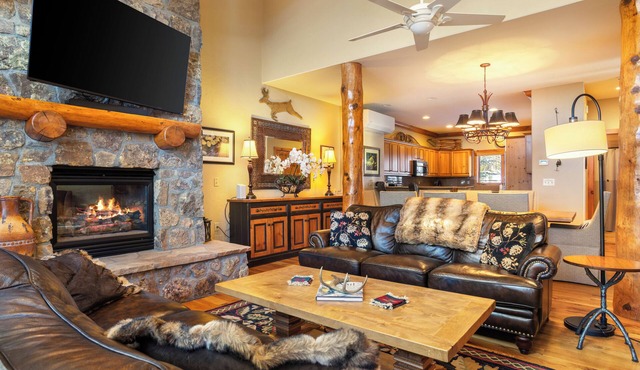*Summer Sale* Bachelor Springs 44 -Luxury Retreat - Great For Couples & Families