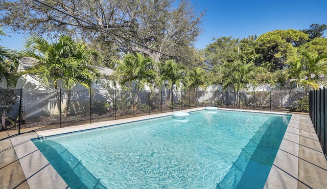 Sun-Drenched Sanctuary Near Las Olas & Beaches!