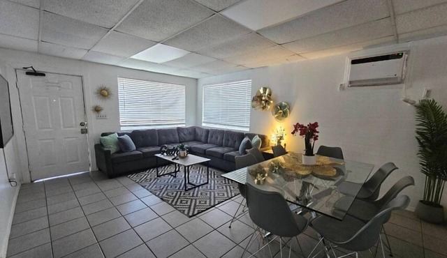 Sunny Hollywood Pool Home ~ Near Beach & Casino