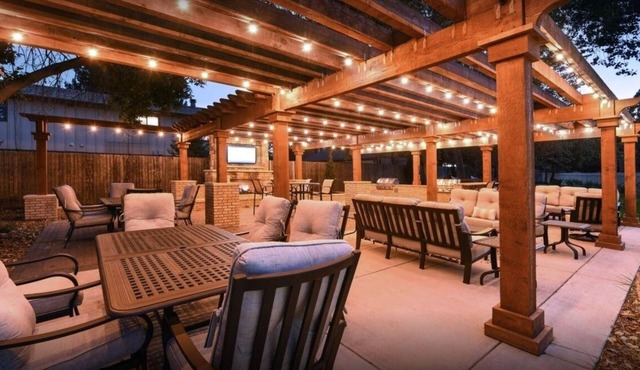 Sunny Pet friendly 2bd/2ba condo w/pool & hot tub
