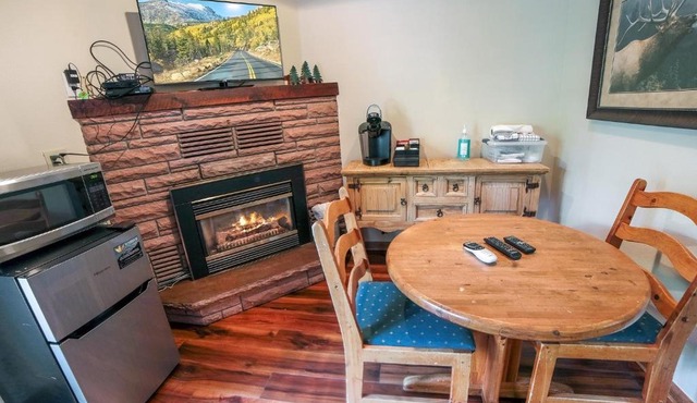 Sunnyside Knoll- 10 studio