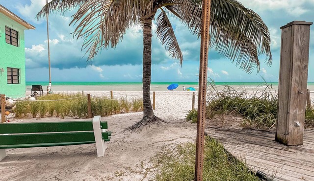 Sunrise Delight –Pet-Friendly, 2-Min Walk to Beach