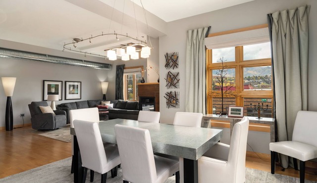 Sunsational Views at this Alpenglow Property, Spacious, Ski Area Locker