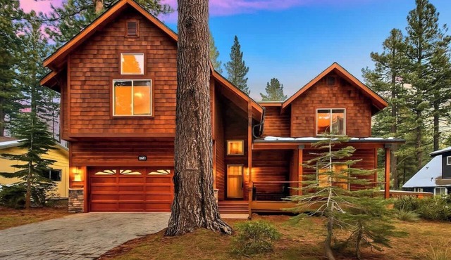 Tahoe Lodge: Hot Tub, Air Conditioning, BBQ, Bunks