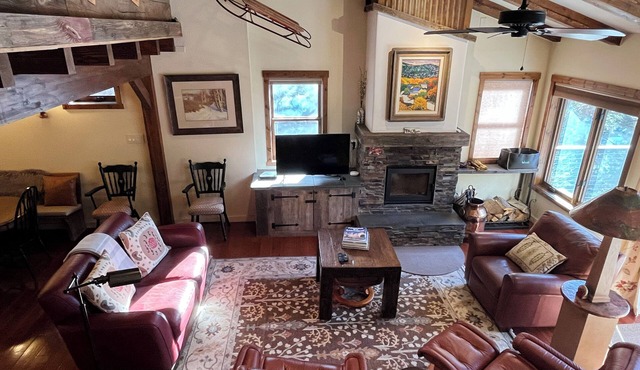 Taos Chalet - Comfort and Style in Taos Ski Valley