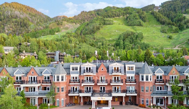 The Aspen Mountain Residences Luxury Studio King Room Mountainside