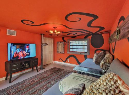 The Captain's Landing - 4 bedroom - 2 bathroom - Outdoor soaking tub - Adventure home
