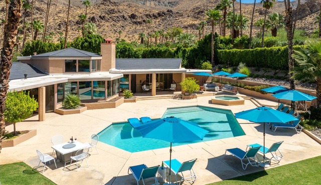 The Clipper Club – Palm Springs Luxury Retreat