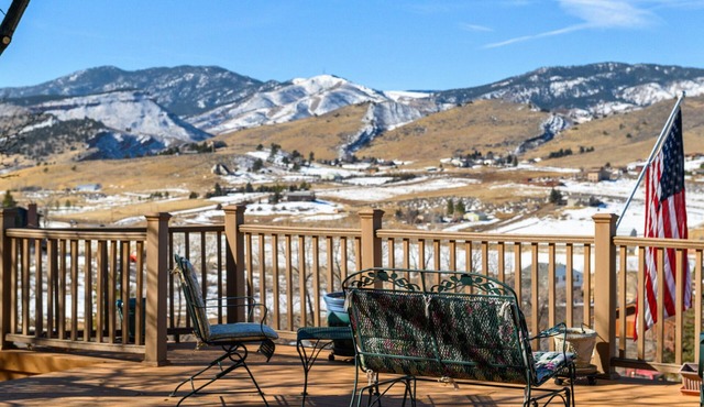 The Hilltop Hideaway: A peaceful base camp for RMNP trips and Loveland weddings.