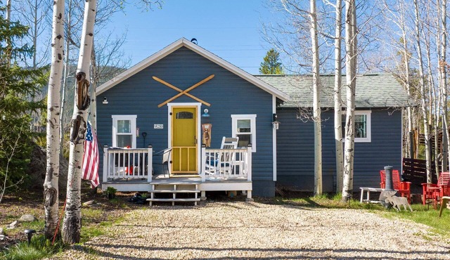 The Little Blue Moose Hideaway - Pet Friendly - Dreamy Cabin - 10 min to RMNP