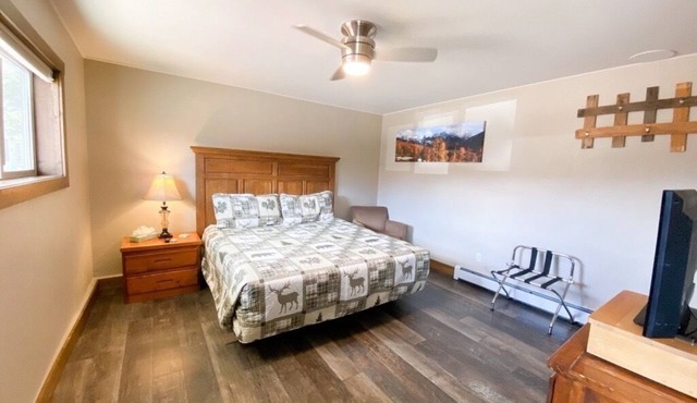 The Lodges of Oak Creek – Perfect Base for Skiing, Hiking & Exploring Colorado