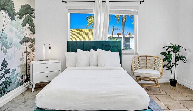 The Nook Hollywood, short walk from the beach, with pool and Free Parking!