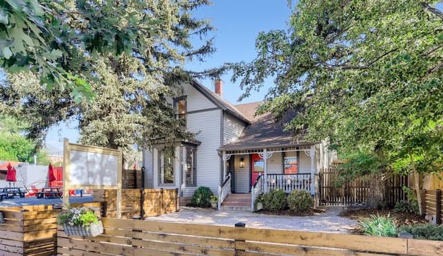 The Pride of Lyons- Luxury 3 BR on Main Street