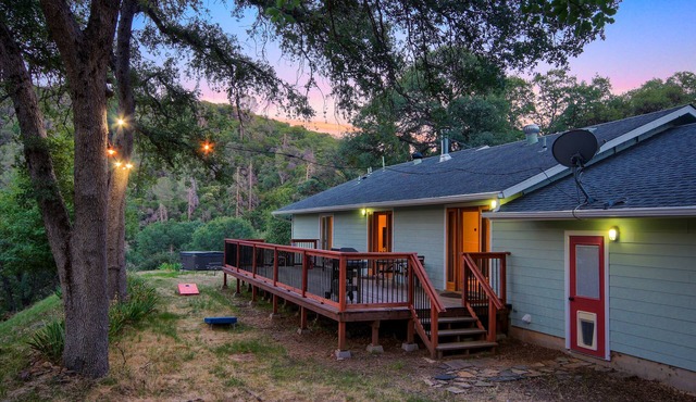The Retreat@Lakeside Hot Tub/Views/Carbon Neutral/Fast WiFi Near Yosemite!