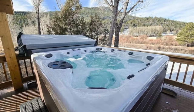 The Rivers Edge w/Hot Tub Near Wolf Creek