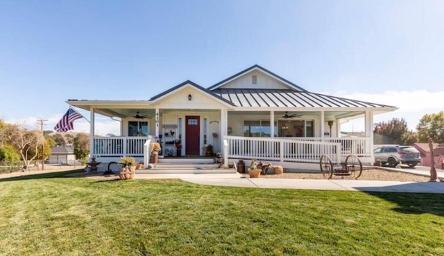 The Roblar Inn ~Wine Country~Hot Tub~Accessible