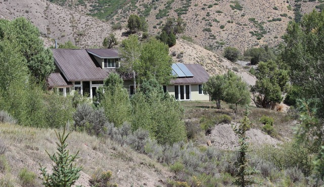 The Shore House - sun-filled inspiring mountain home