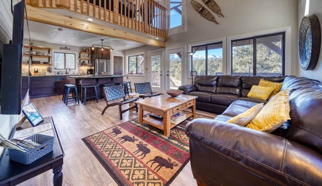The Sunset House- Your perfect Rocky Mountain Getaway!