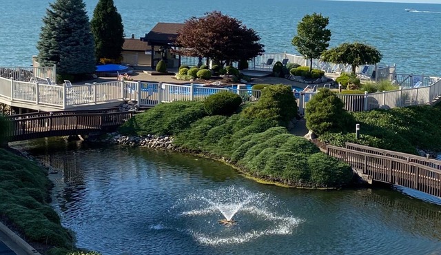 Three Bedroom Condo - Spectacular View Of Lake Erie!
